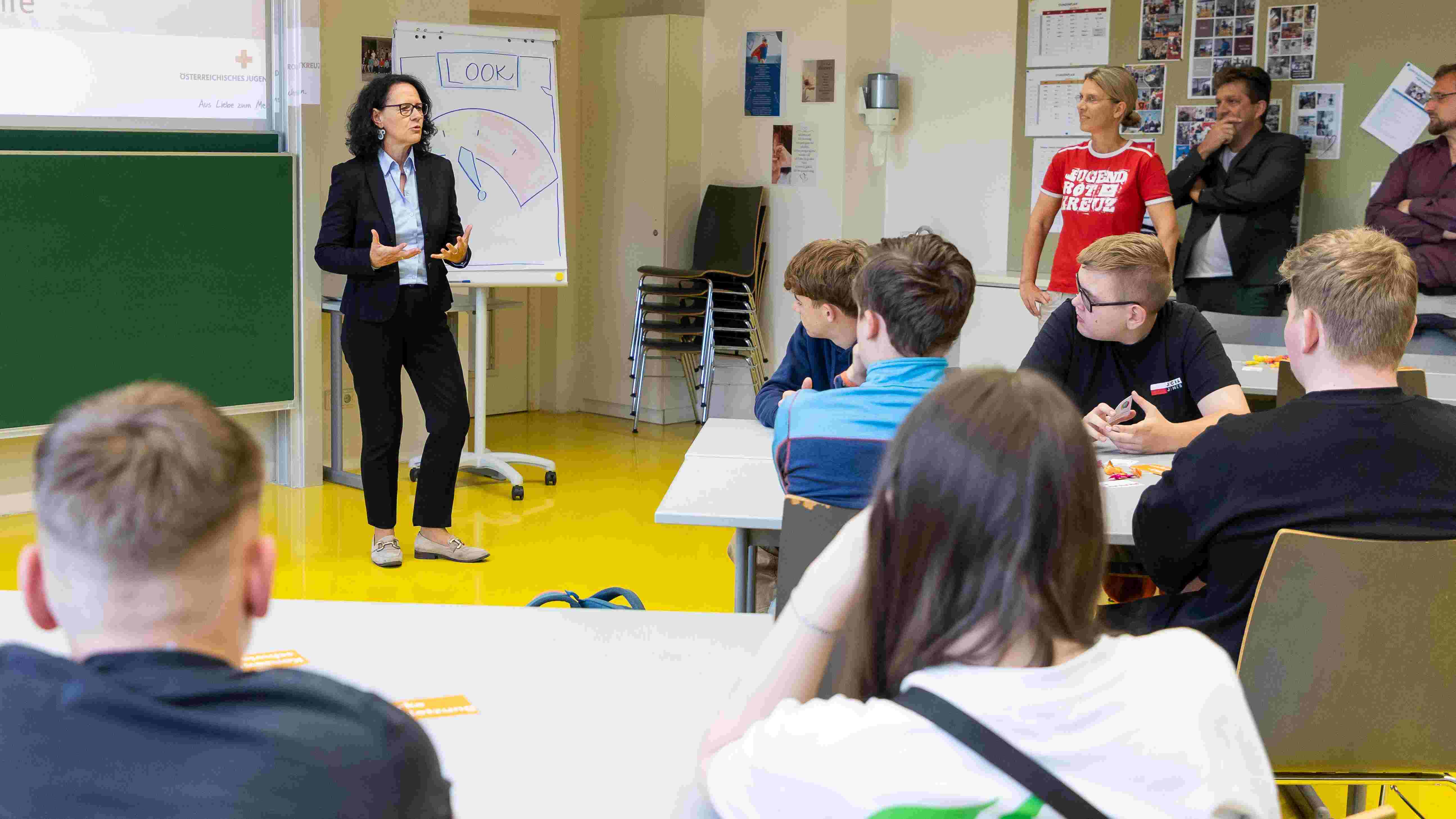 Vorschaubild zum Video: Schüler lernen psychische Erste Hilfe