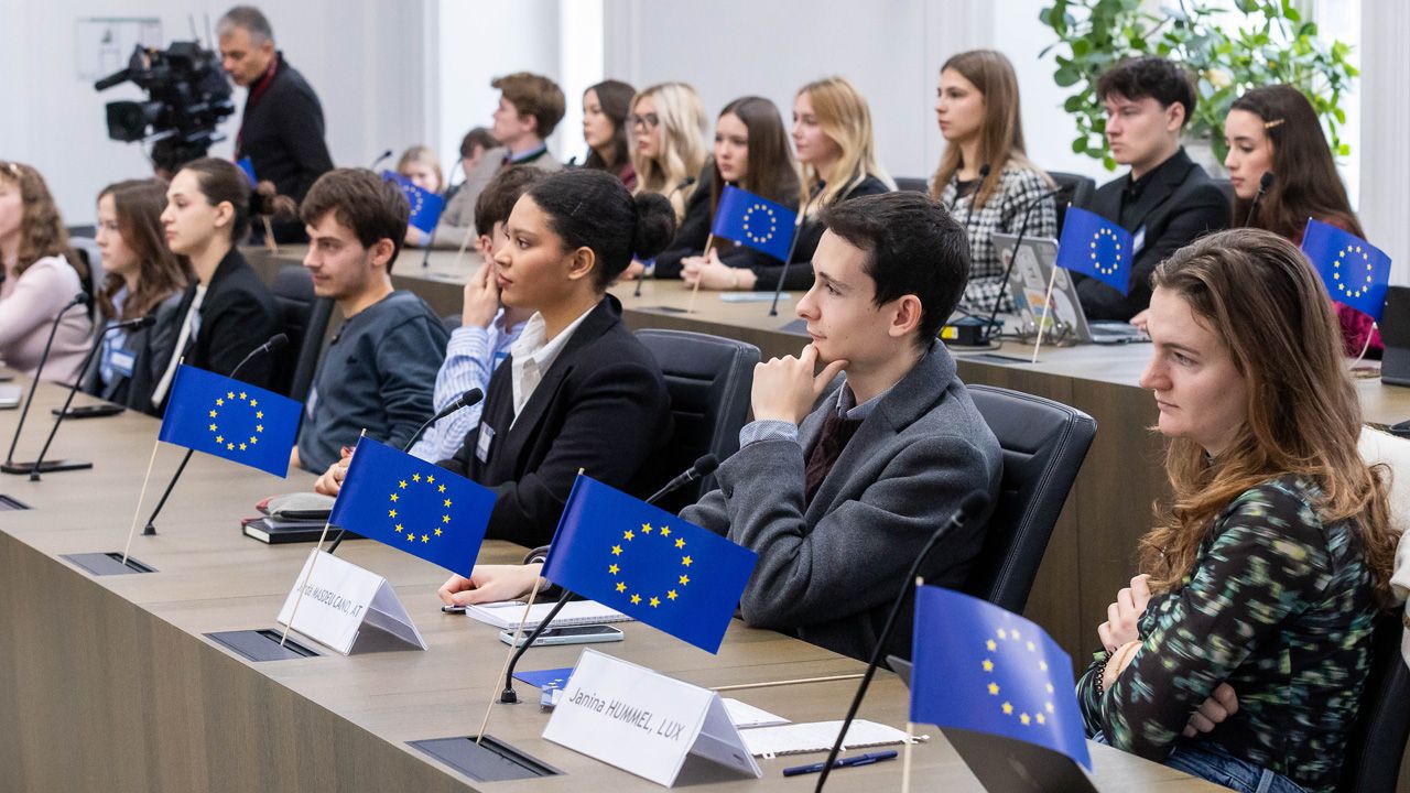 Vorschaubild zum Video: Europas Jugend im Austausch mit EU-Mandataren